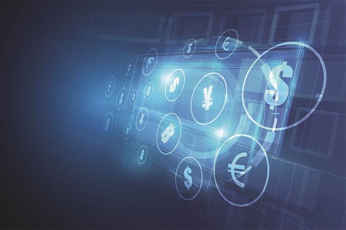 الليرة تتراجع  بعد اتهام رئيس حكومة تصريف الأعمال بتفجير بيروت 