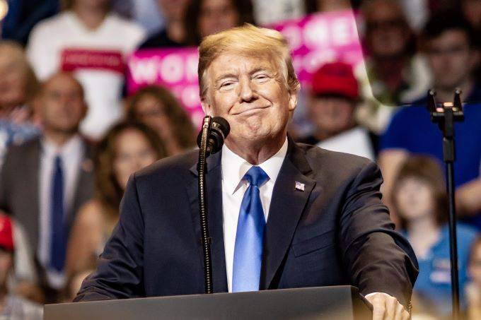 Trump sospende alcune tariffe Cinesi Trump sospende alcune tariffe Cinesi