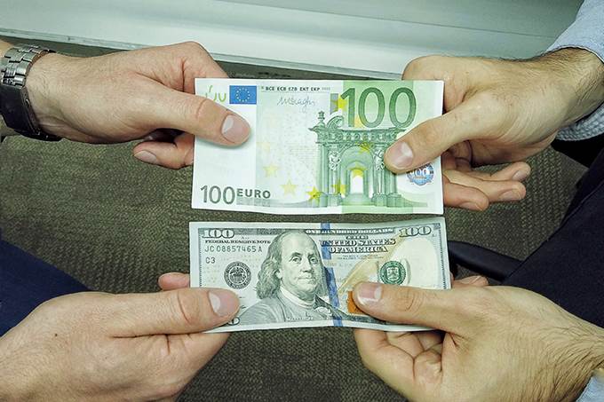 Dollaro Sotto Pesante Pressione di Vendita Dollaro Sotto Pesante Pressione di Vendita